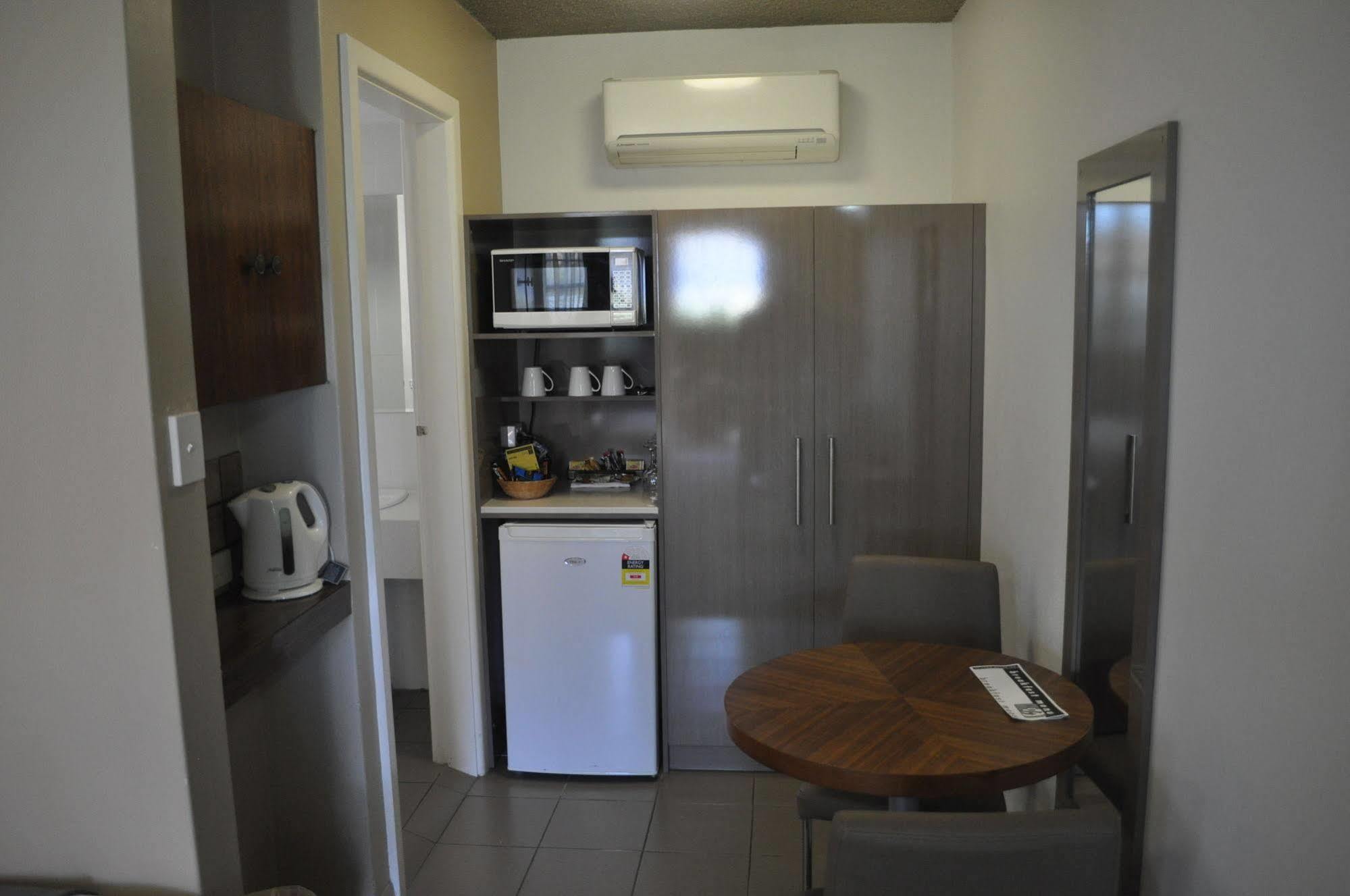 In Town Motor Inn Тари Экстерьер фото
