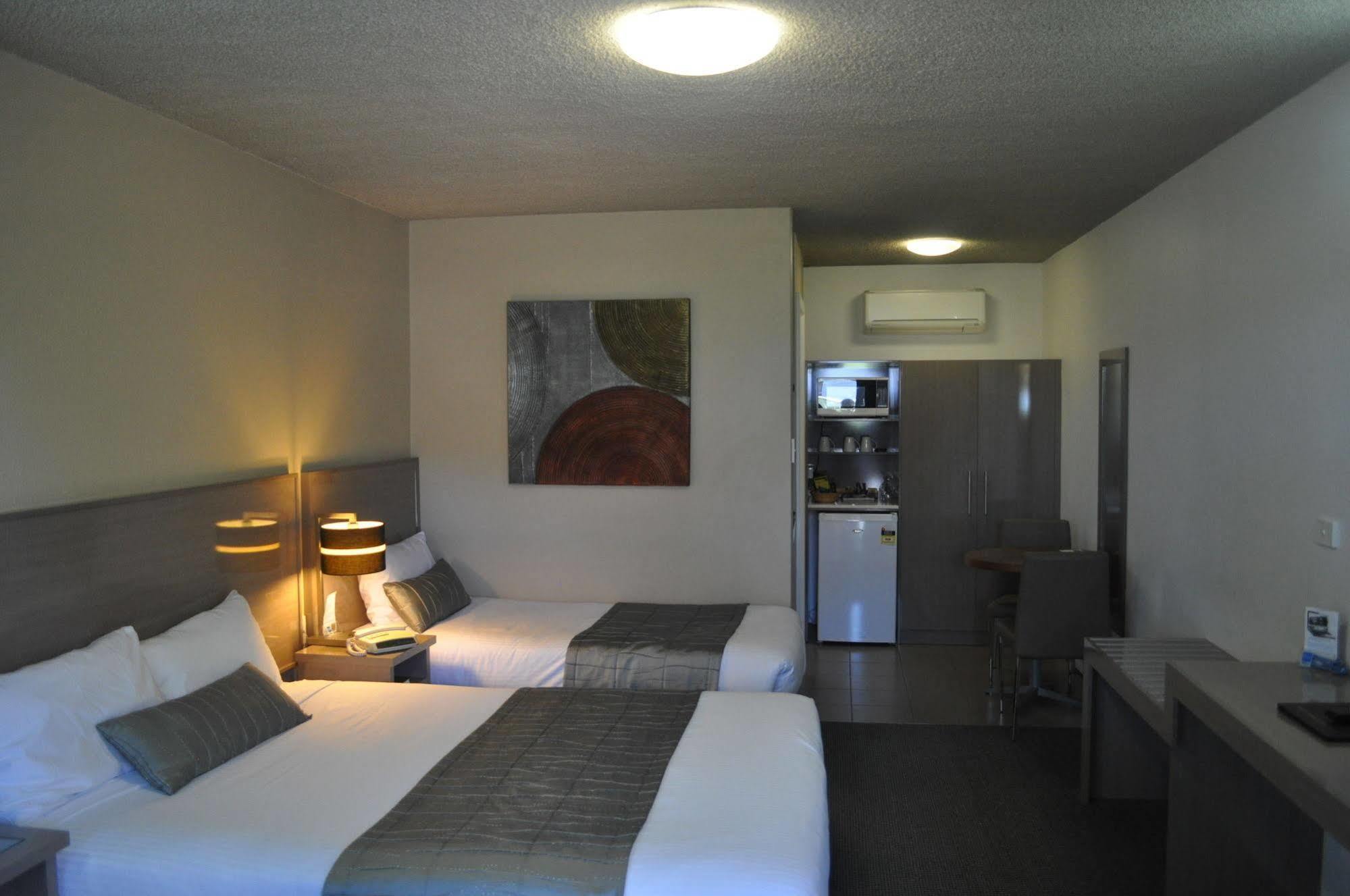 In Town Motor Inn Тари Экстерьер фото